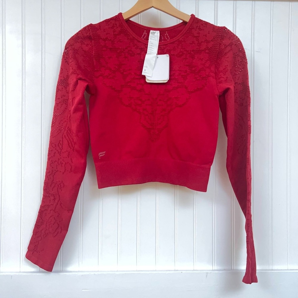 Fabletics Crop Top Seamless Vixen Red Long Sleeve S NWT Athleisure Gym Workout
